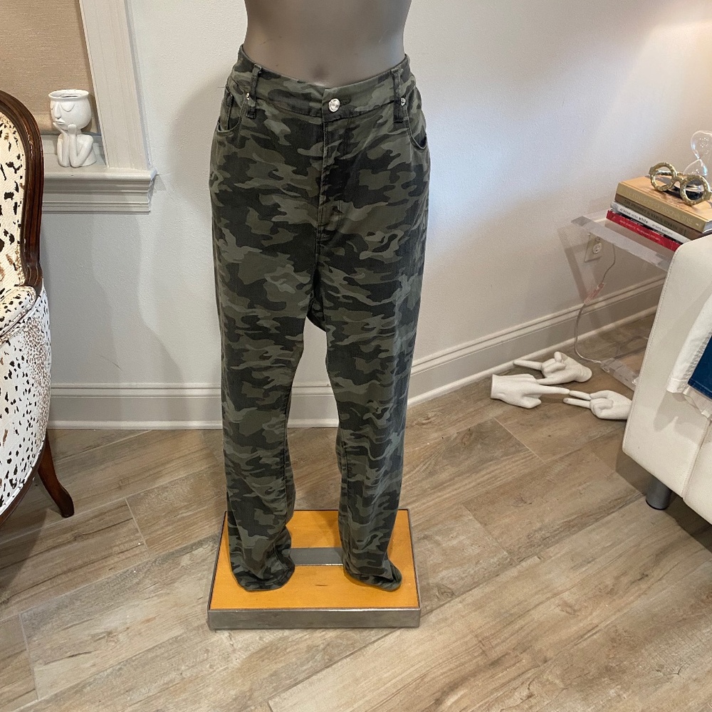 Good American Camo Jeans (Good Waist), Size 18, Good Condition